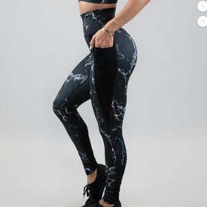 Buffbunny | NWT Onyx Marble Leggings XS